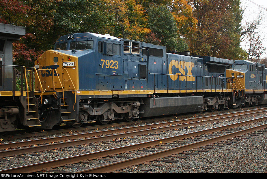 CSX C40-8W #7923 on Q438-27